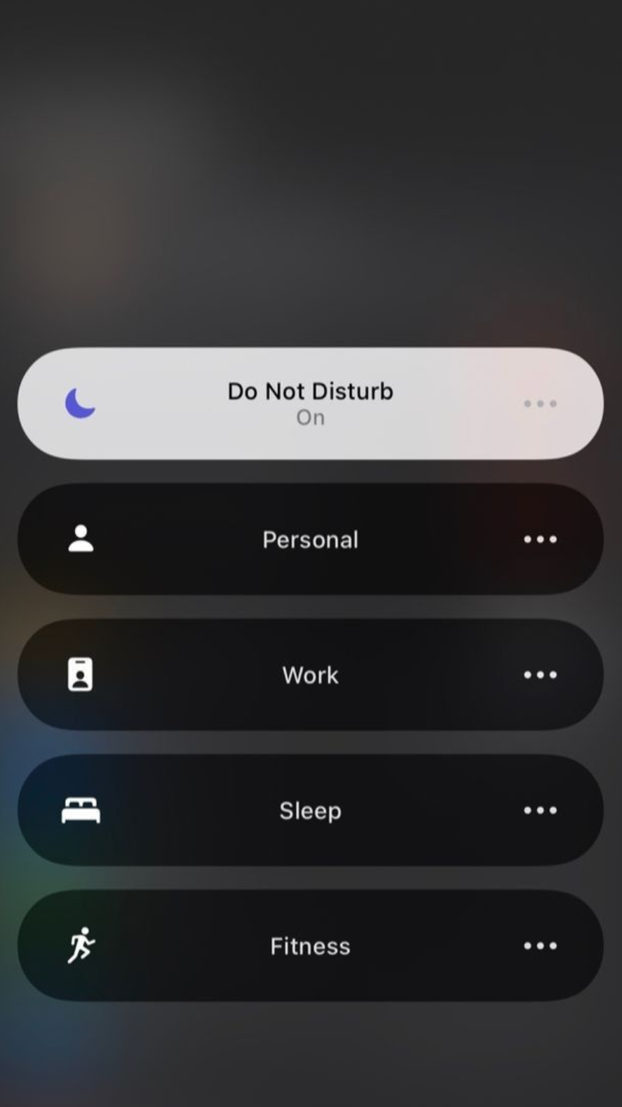 iPhone mit Do Not Disturb aktiviert – alle Fokus-Modi konfiguriert